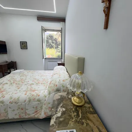 Casa Religiosa Di Ospitalita ゲストハウス Pollena Trocchia